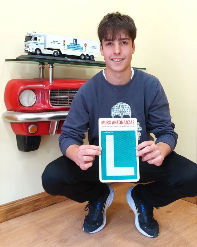 Enhorabuena @huugo.mb 
Mucha calidad sobre las 4 ruedas... y a la primera! Mejor imposible. Autol Premium Quality
#carnetdeconducir #campeon #autoescuela #autol #conductor #caton #larioja #dgt #autoecole #drivingschool #rijschool #scuolaguida