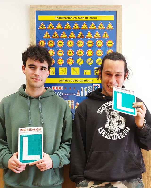 Enhorabuena @iker.maqueda y @warner.bross.pictures 
Dos máquinas de conducir con muchísima clase... y a la primera. CRACKS! Carnets más que merecidos.
Els reis de la conducció
#carnetdeconducir #campeones #autoescuela #calahorra #conductor #catalunya #larioja #dgt #paradores # #zipiyzape #autoecole #drivingschool #rijschool #scuolaguida