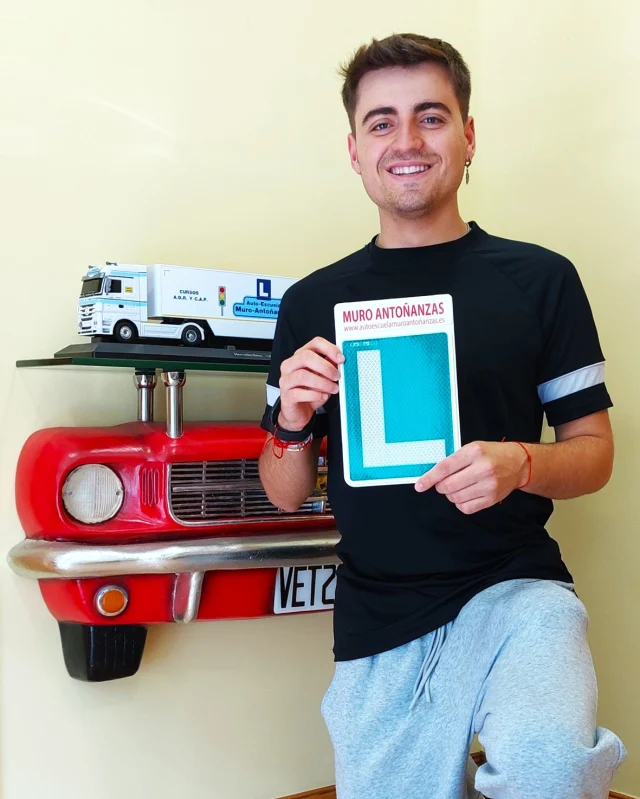 Enhorabuena @ghugoperalta 
El nuevo emperador romano de las carreteras. Un nº 1 dentro y fuera del coche. Un placer tenerte con nosotros CAMPEÓN.
#carnetdeconducir #campeon #pasoviviente #autoescuela #conductor #larioja #dgt #autoecole #drivingschool #rijschool #scuolaguida