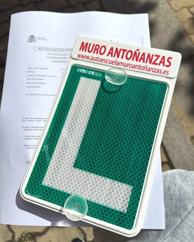 Nuevos conductores TOP con su "L" verde de @autoescuela_muro
