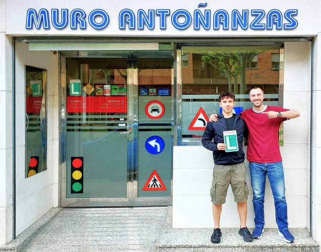 Enhorabuena @jonnalvareez 
El nuevo CRACK de la carretera. Lo mejorcito de Calahorra... y de parte de Bibao.
Carnet más que merecido txapeldun
#carnetdeconducir #campeon #txapeldun #autoescuela #calahorra #conductor #athleticdebilbao #larioja #dgt #autoecole #drivingschool #rijschool #scuolaguida